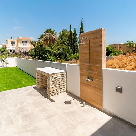 Villa Arsinoe By Ezoria Villas كورال باي المظهر الخارجي الصورة