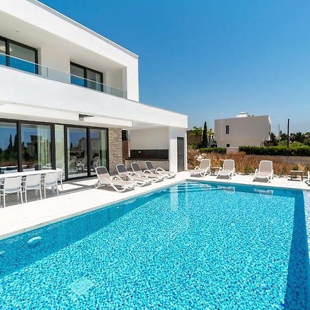 Villa Arsinoe By Ezoria Villas كورال باي المظهر الخارجي الصورة