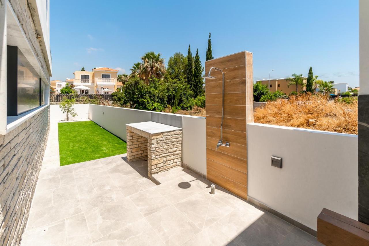 Villa Arsinoe By Ezoria Villas كورال باي المظهر الخارجي الصورة