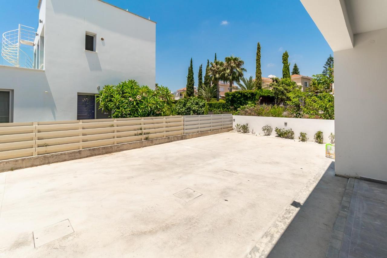 Villa Arsinoe By Ezoria Villas كورال باي المظهر الخارجي الصورة